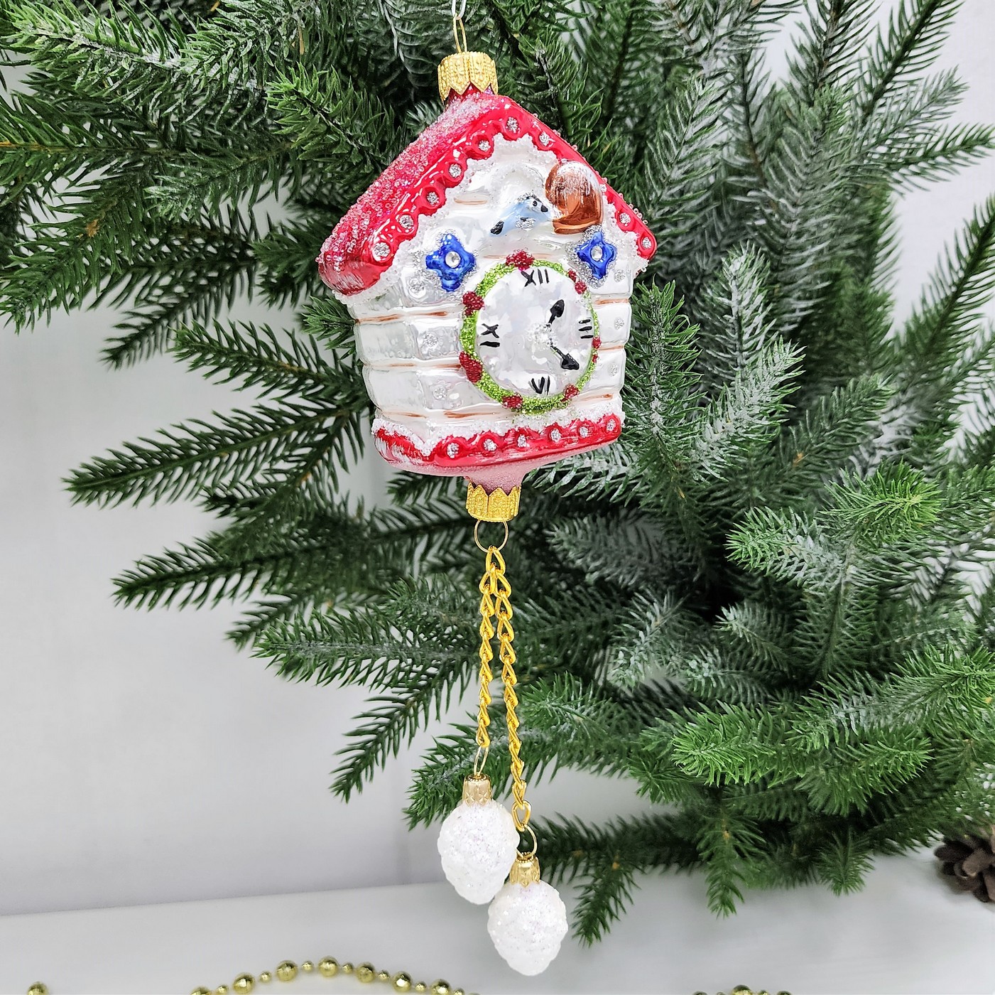 фото Стеклянная елочная игрушка Часы с кукушкой красные