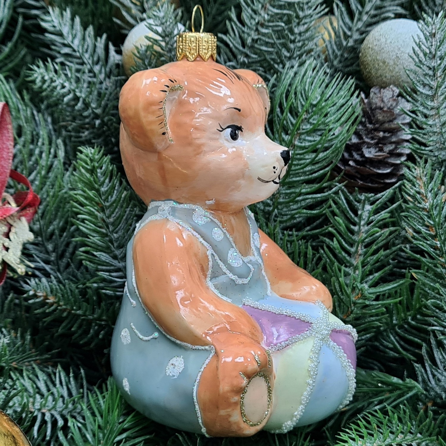 фото Стеклянная елочная игрушка Мишка с мячом