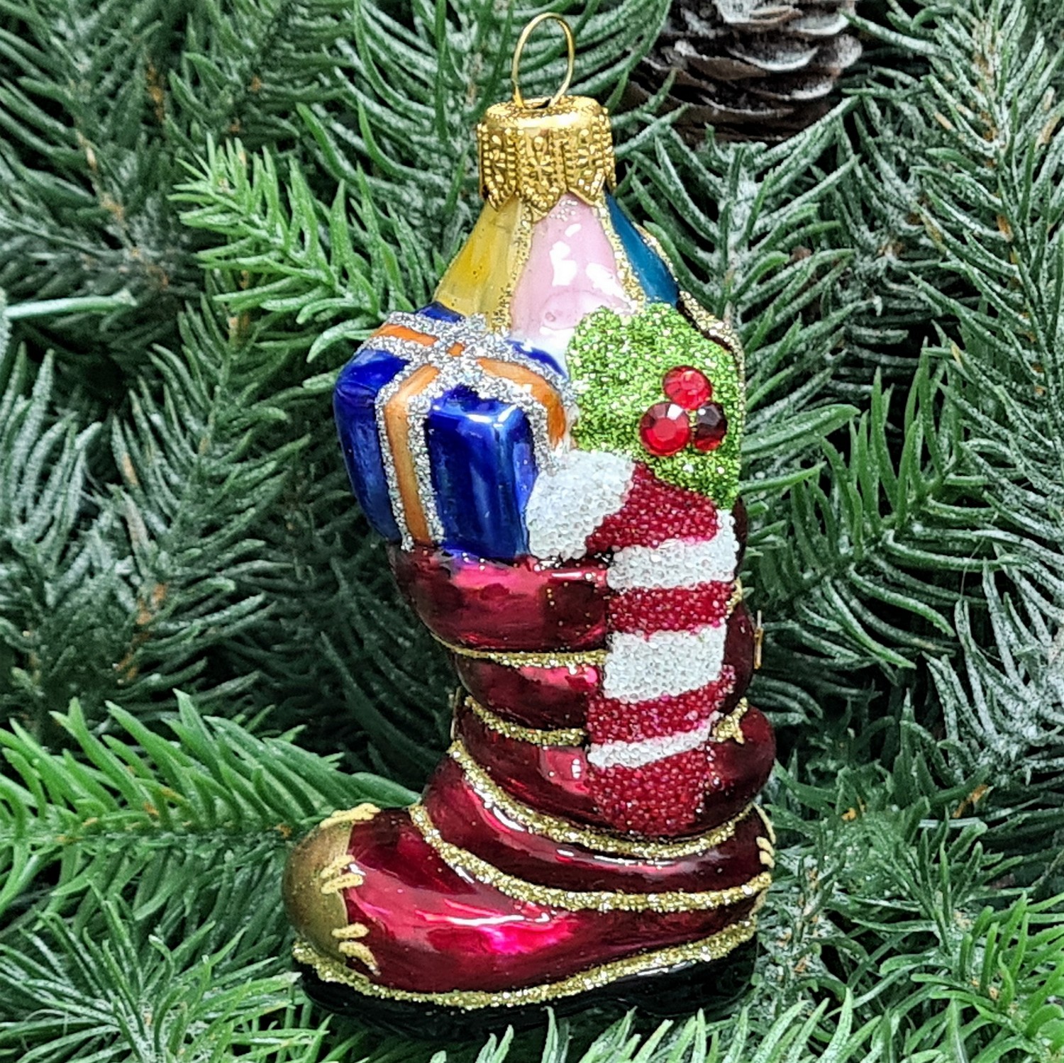 фото Стеклянная елочная игрушка Ботинок с подарками