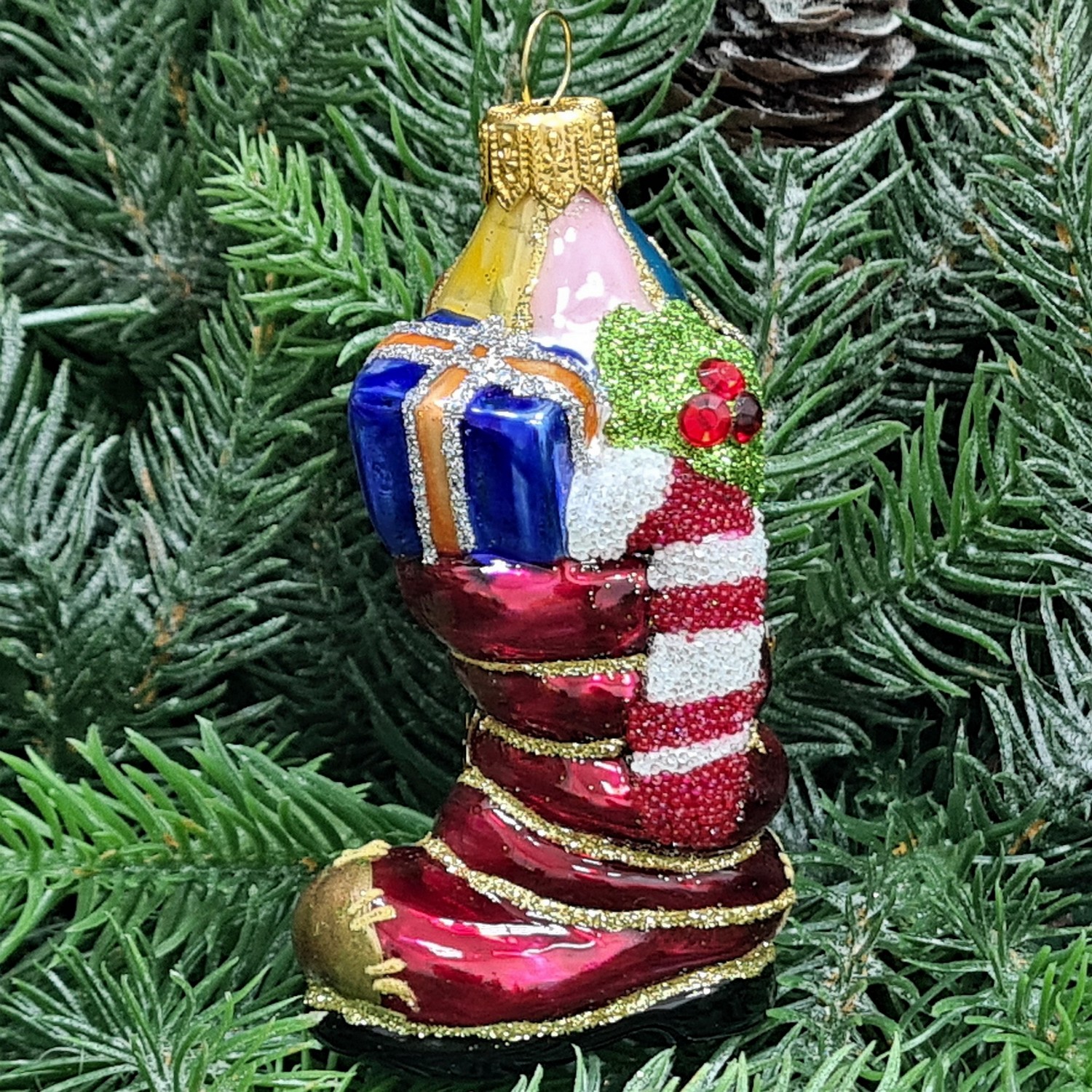 фото Стеклянная елочная игрушка Ботинок с подарками