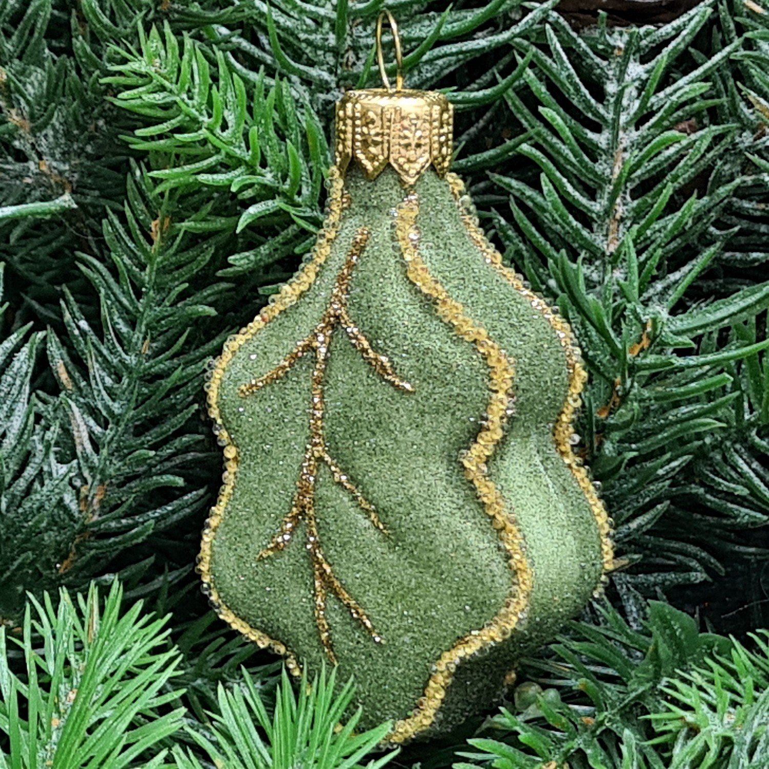 фото Стеклянная елочная игрушка Дубовый листок