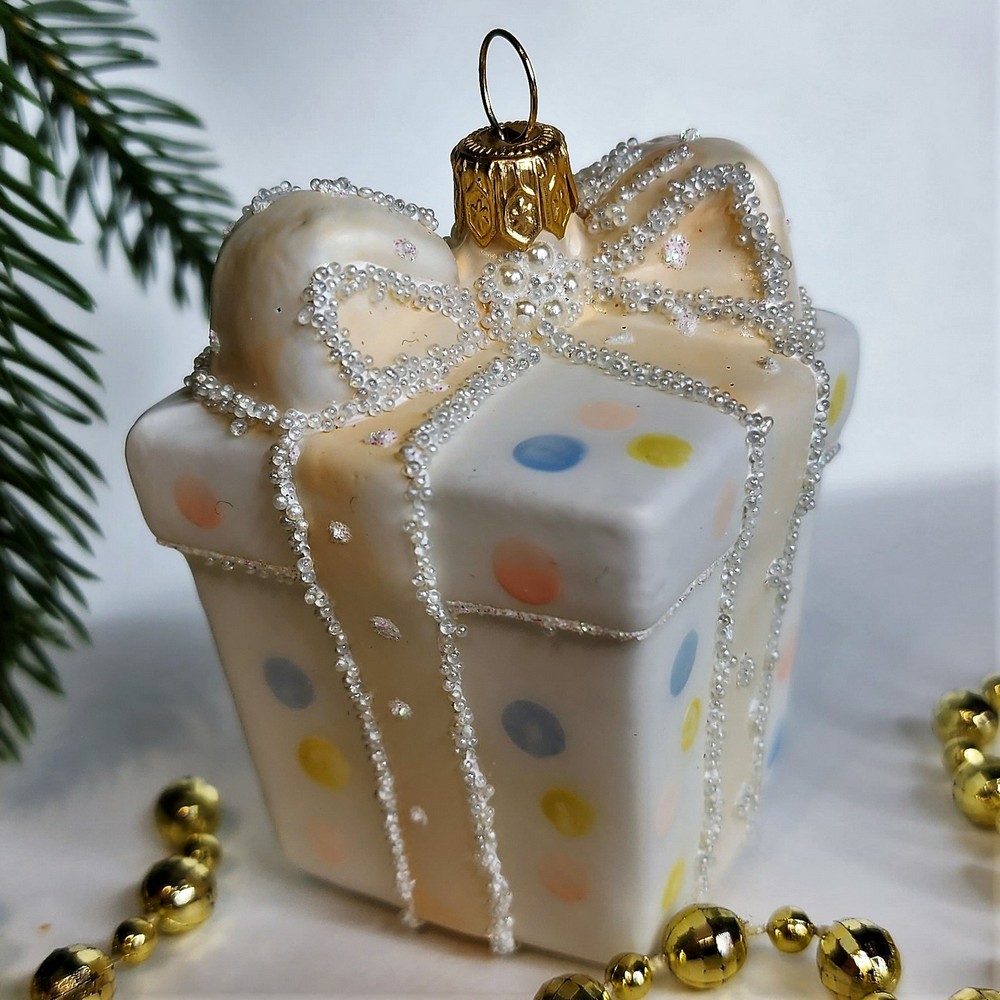 фото Стеклянная елочная игрушка Подарок детский