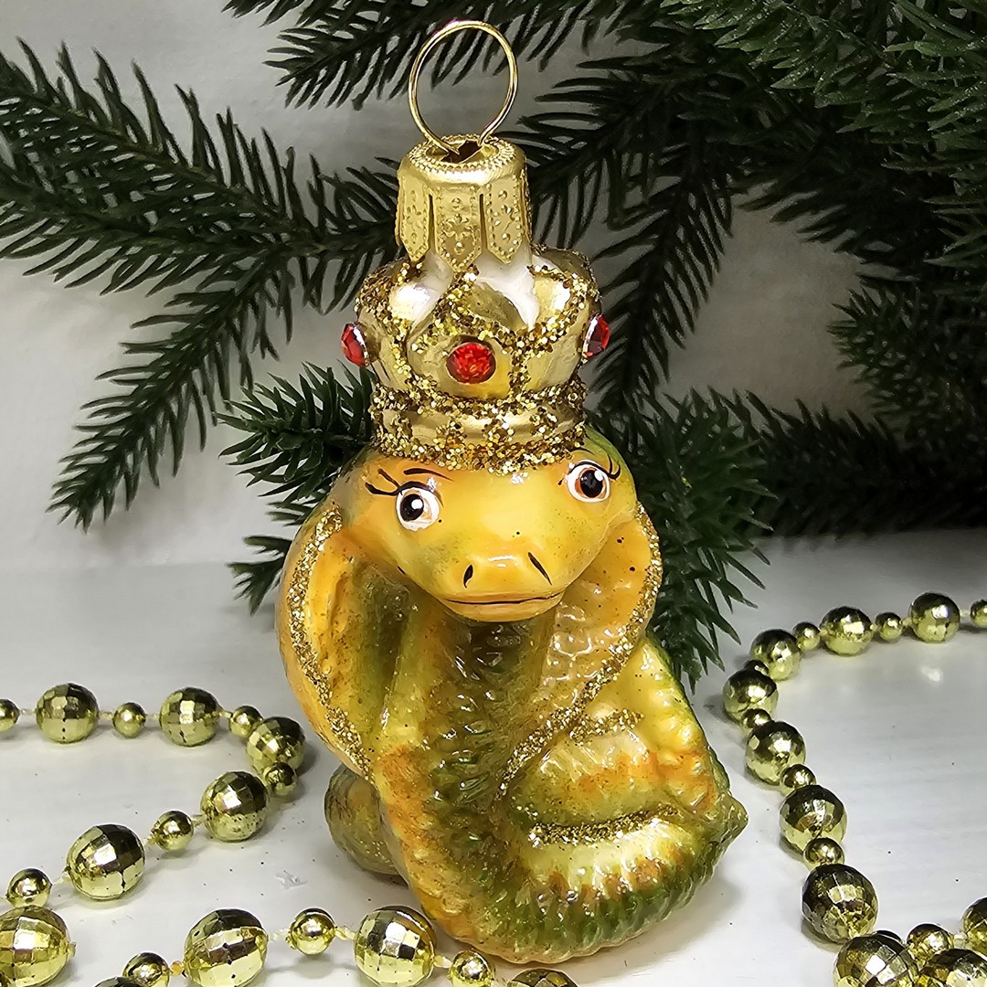фото Стеклянная елочная игрушка Кобра в короне