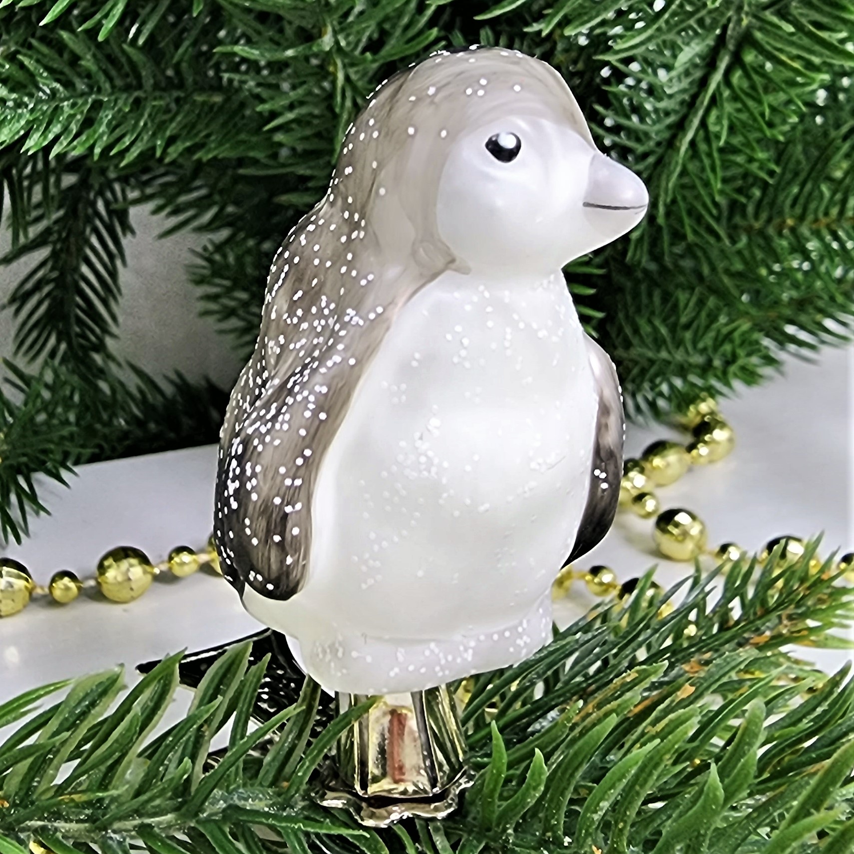 фото Стеклянная елочная игрушка Пингвин на прищепке