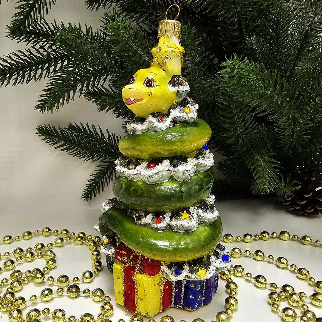 фото Стеклянная елочная игрушка Змея на елке