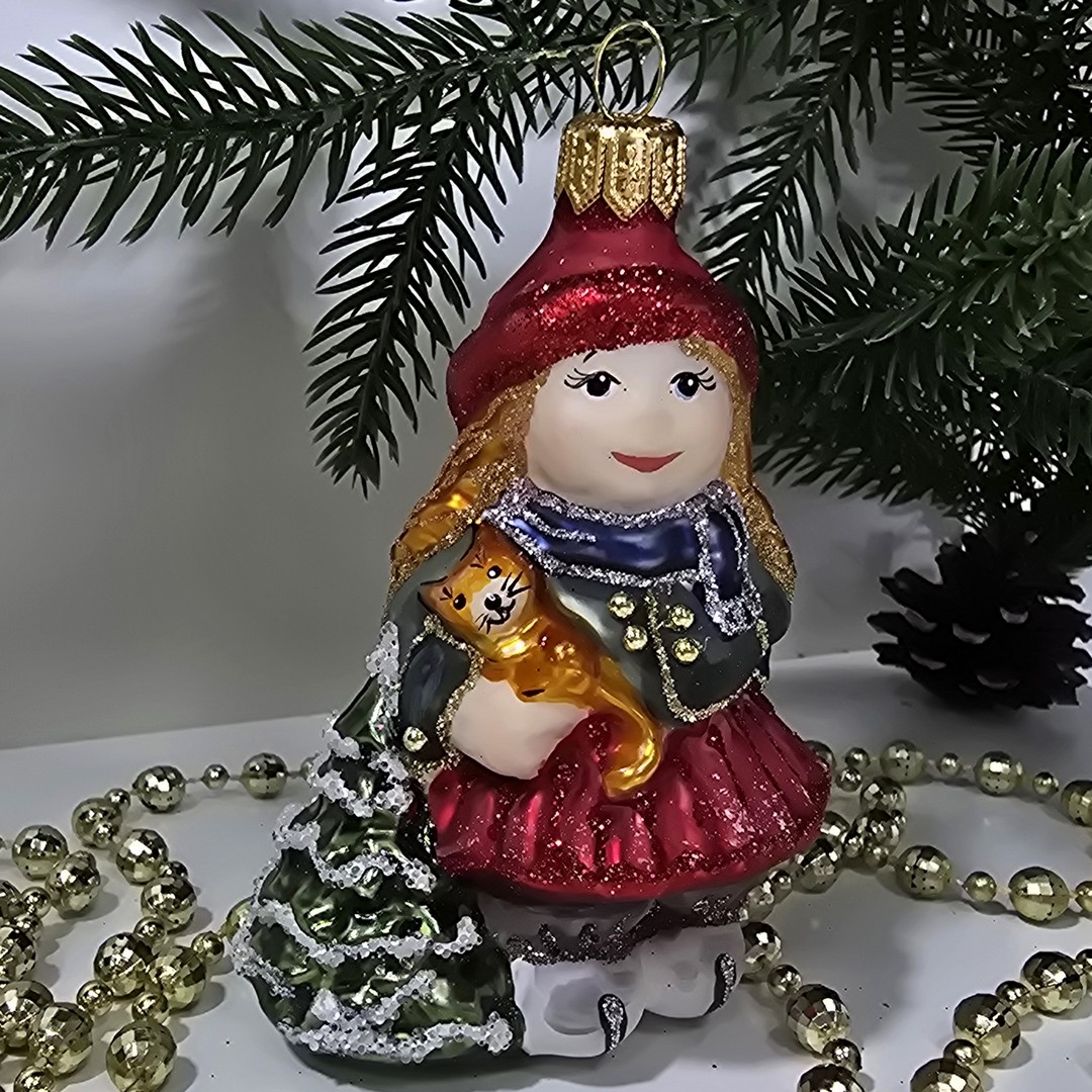 фото Стеклянная елочная игрушка Девочка с котиком