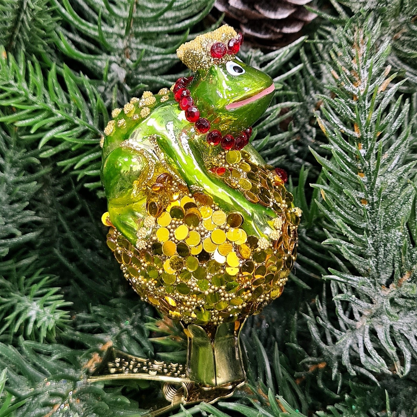фото Стеклянная елочная игрушка Царевна лягушка на монетках