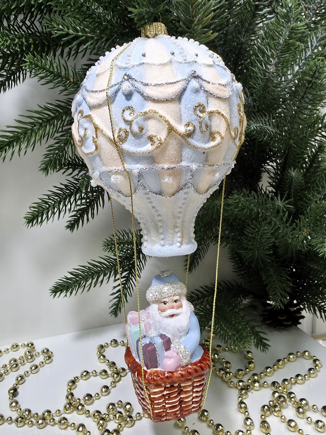 фото Стеклянная елочная игрушка Дед Мороз на воздушном шаре