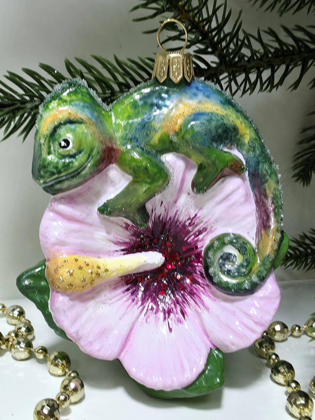 фото Стеклянная елочная игрушка Хамелеон на цветке