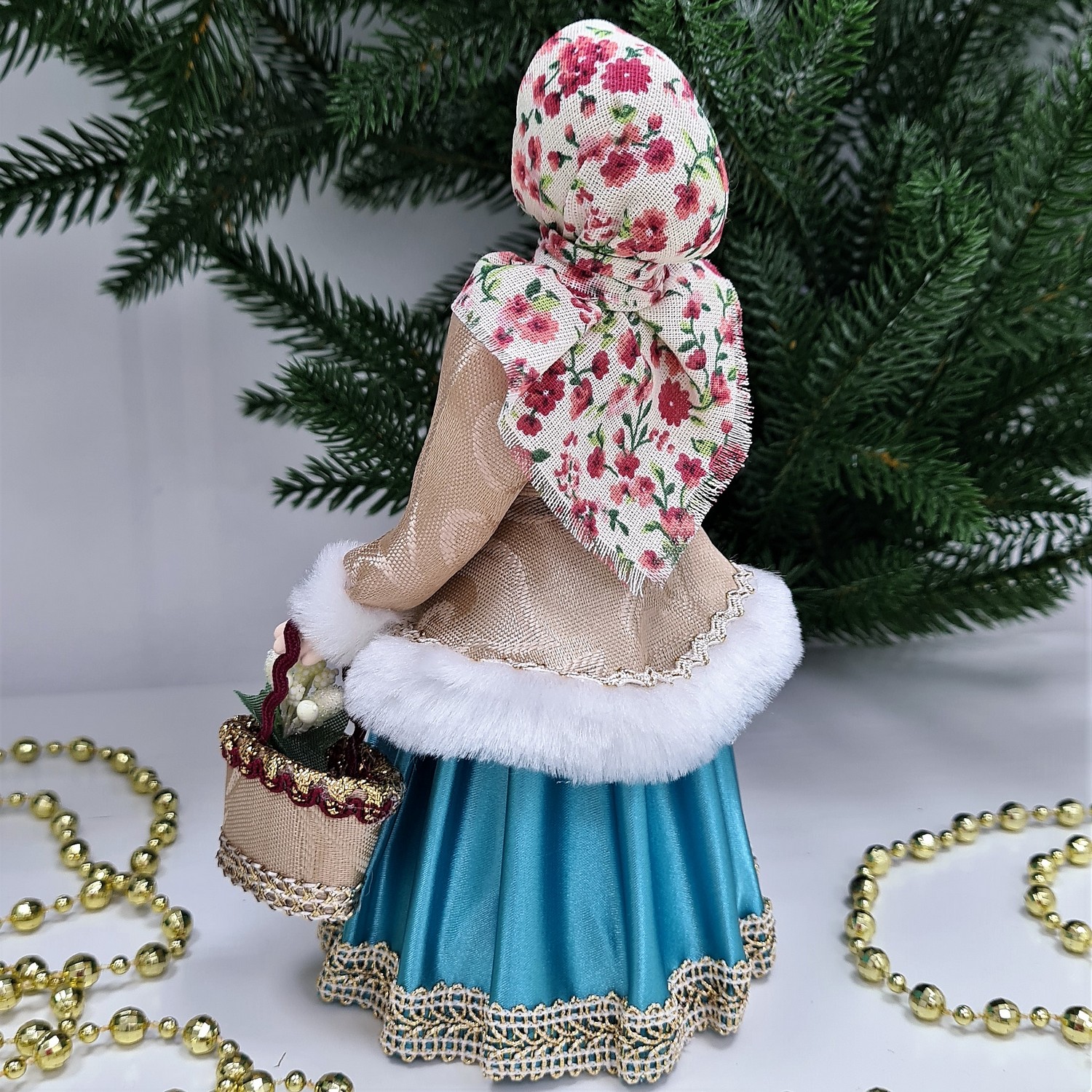 фото Кукла Девочка с подснежниками 20см