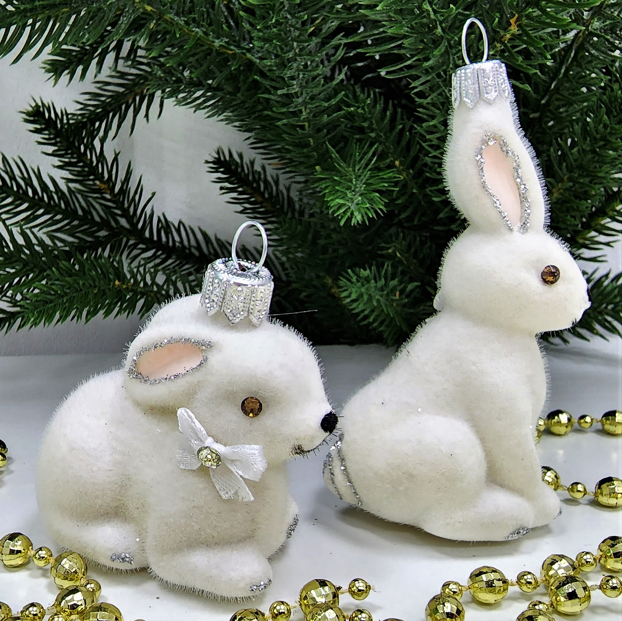 фото Набор ёлочных игрушек Два зайчика флок белые
