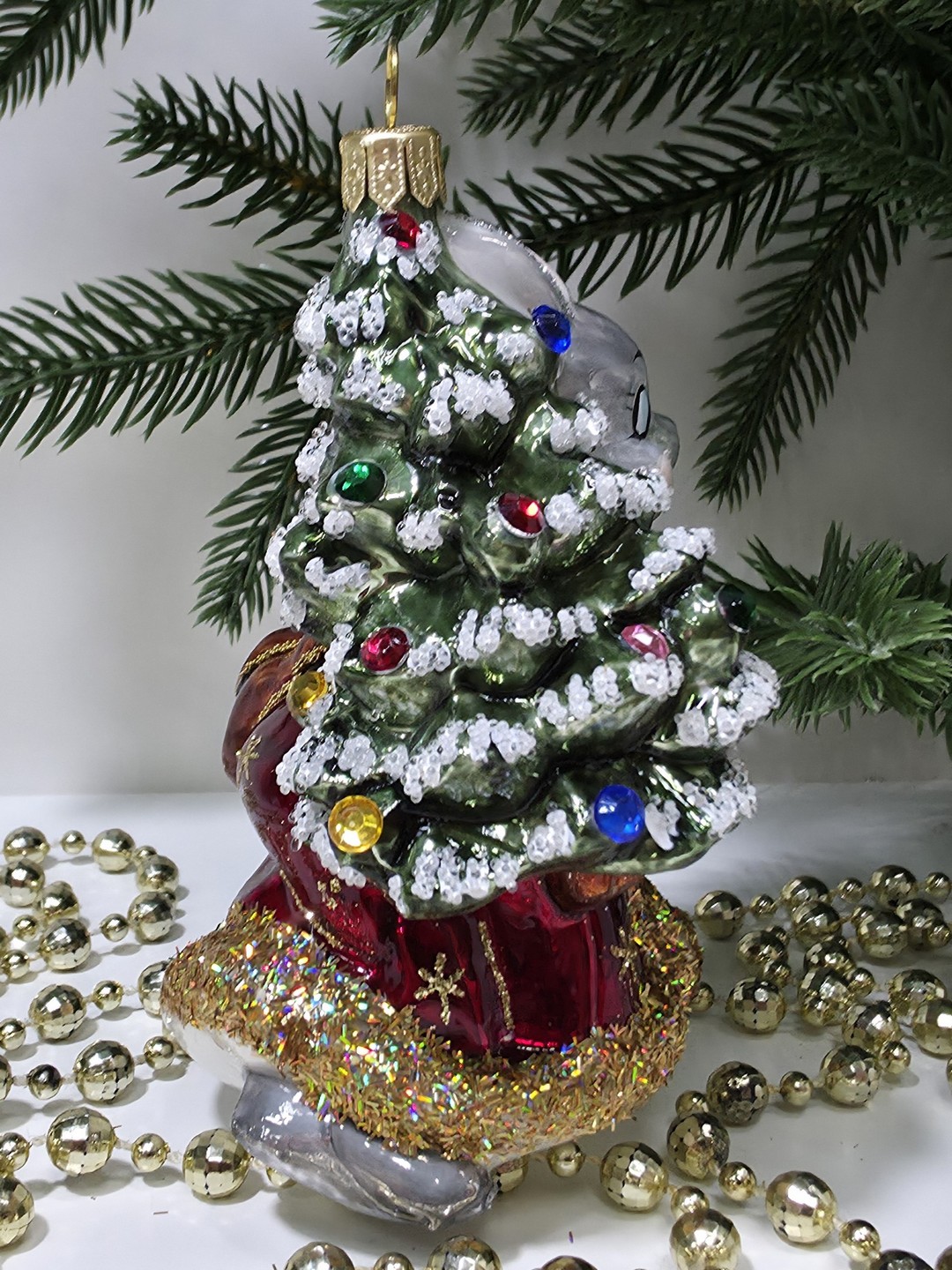 фото Стеклянная елочная игрушка Заяц с елкой