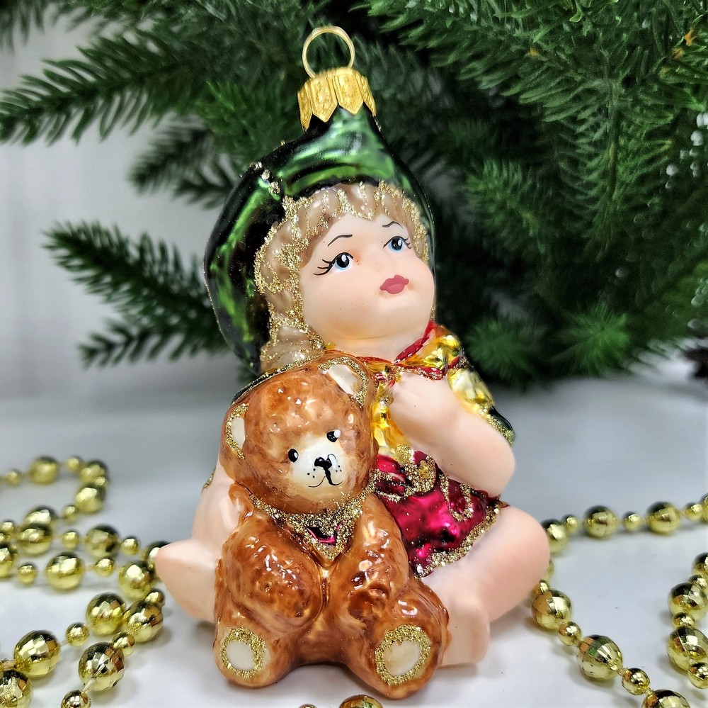 фото Стеклянная елочная игрушка Девочка с мишкой сидит