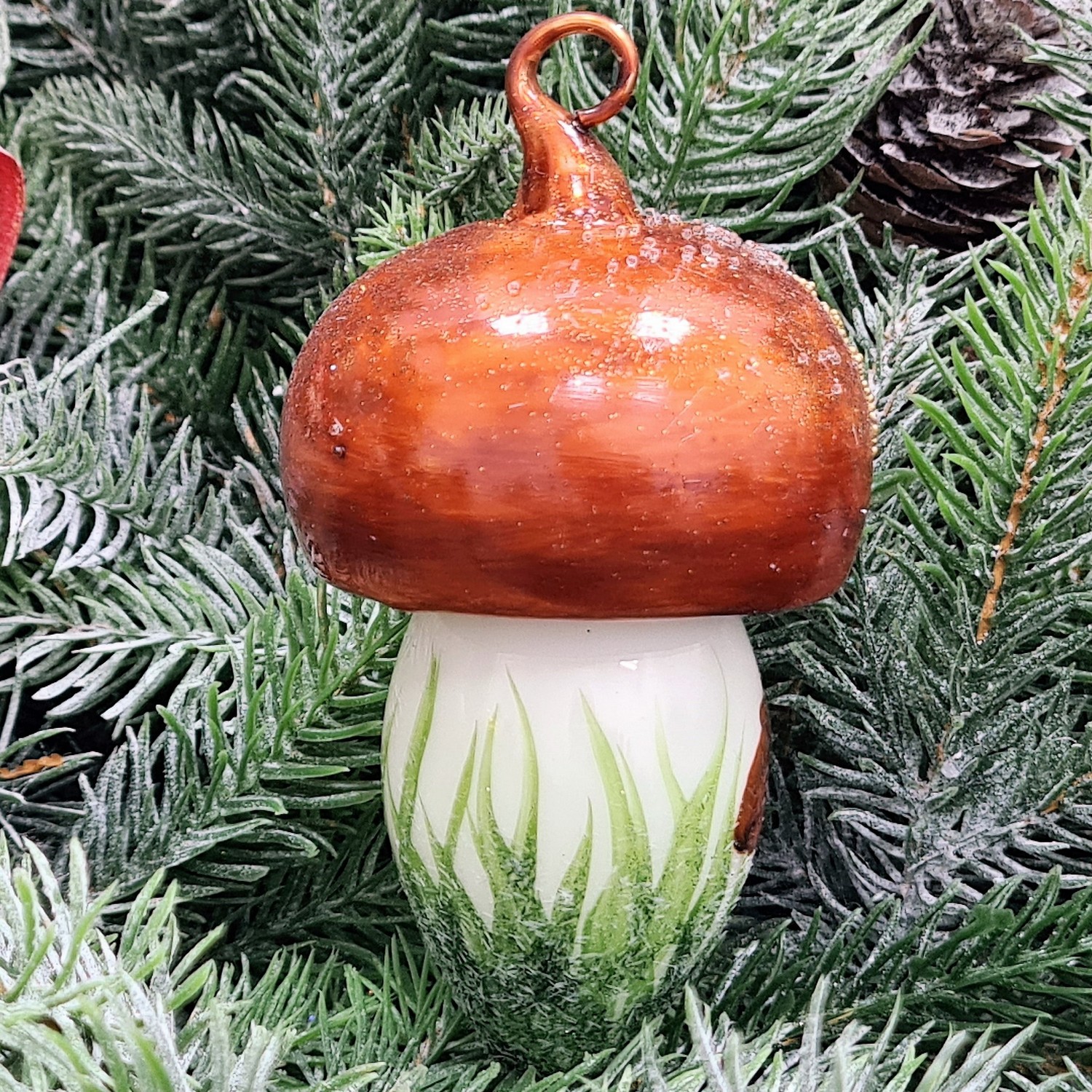 фото Стеклянная елочная игрушка Грибочек