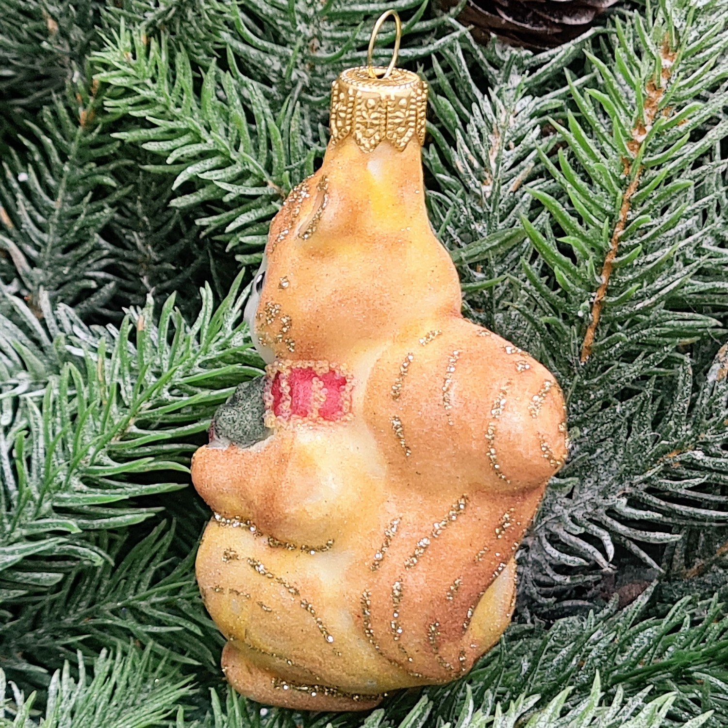 фото Стеклянная елочная игрушка Белочка с орехом сахар малая