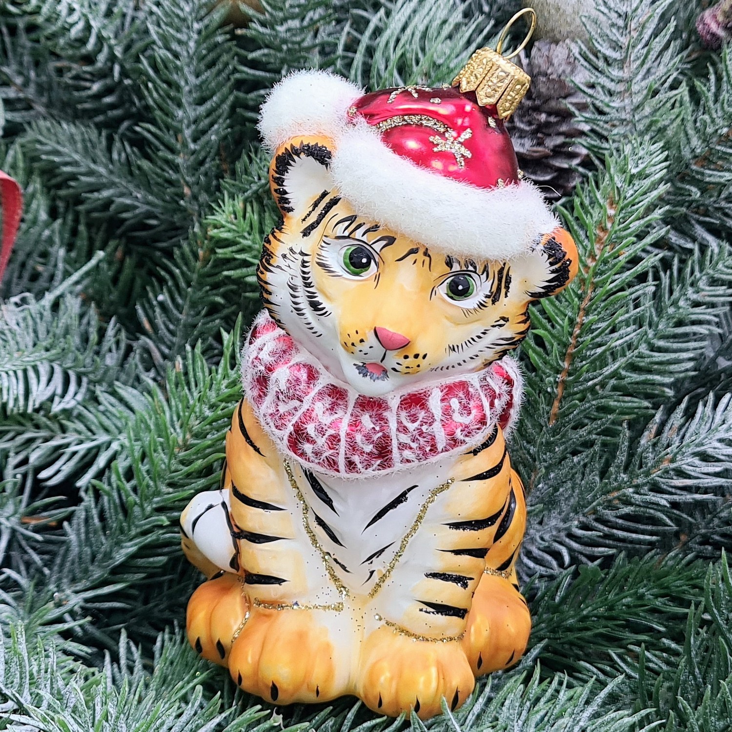 фото Стеклянная елочная игрушка Тигренок Санта