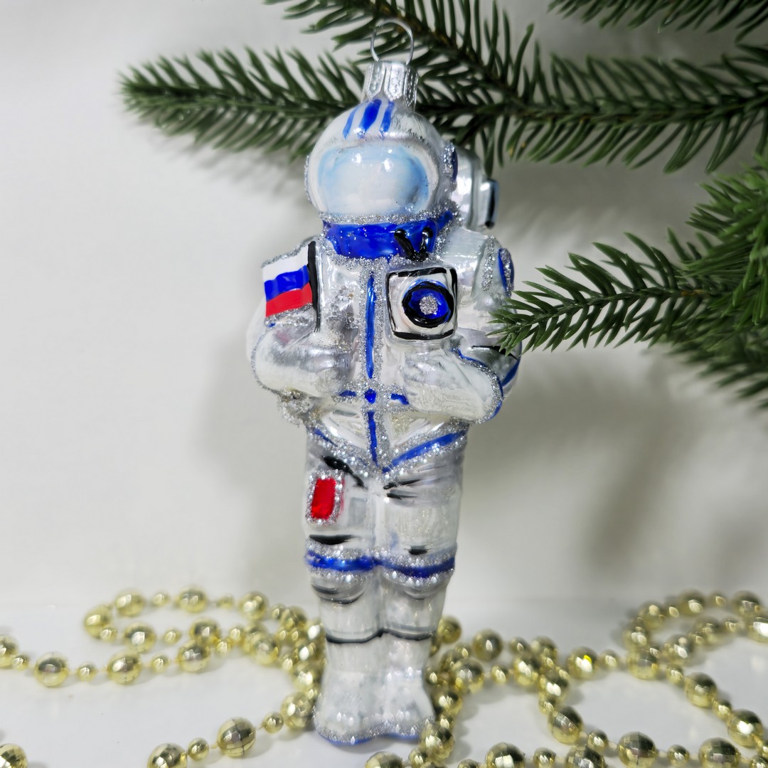 фото Стеклянная елочная игрушка Космонавт
