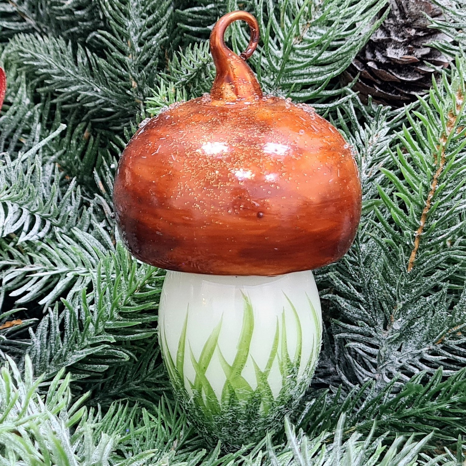 фото Стеклянная елочная игрушка Грибочек