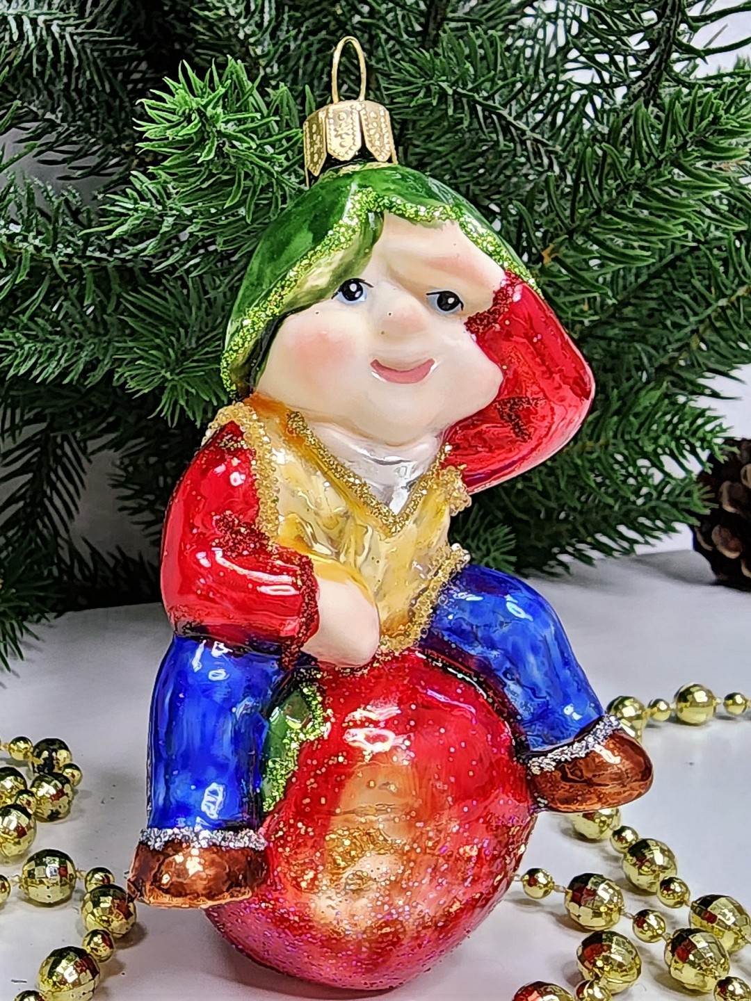 фото Стеклянная елочная игрушка Гном на яблоке