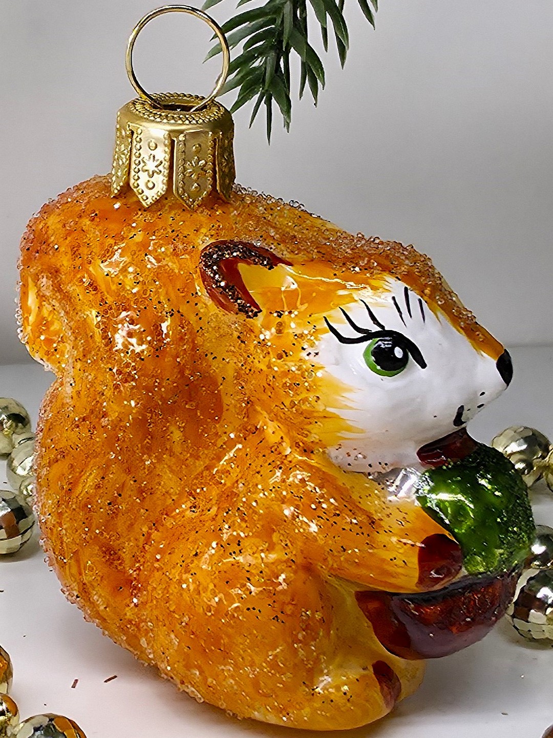 фото Стеклянная елочная игрушка Белочка с орешком сахар