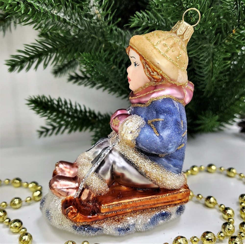 фото Стеклянная елочная игрушка Мальчик на санях сахар