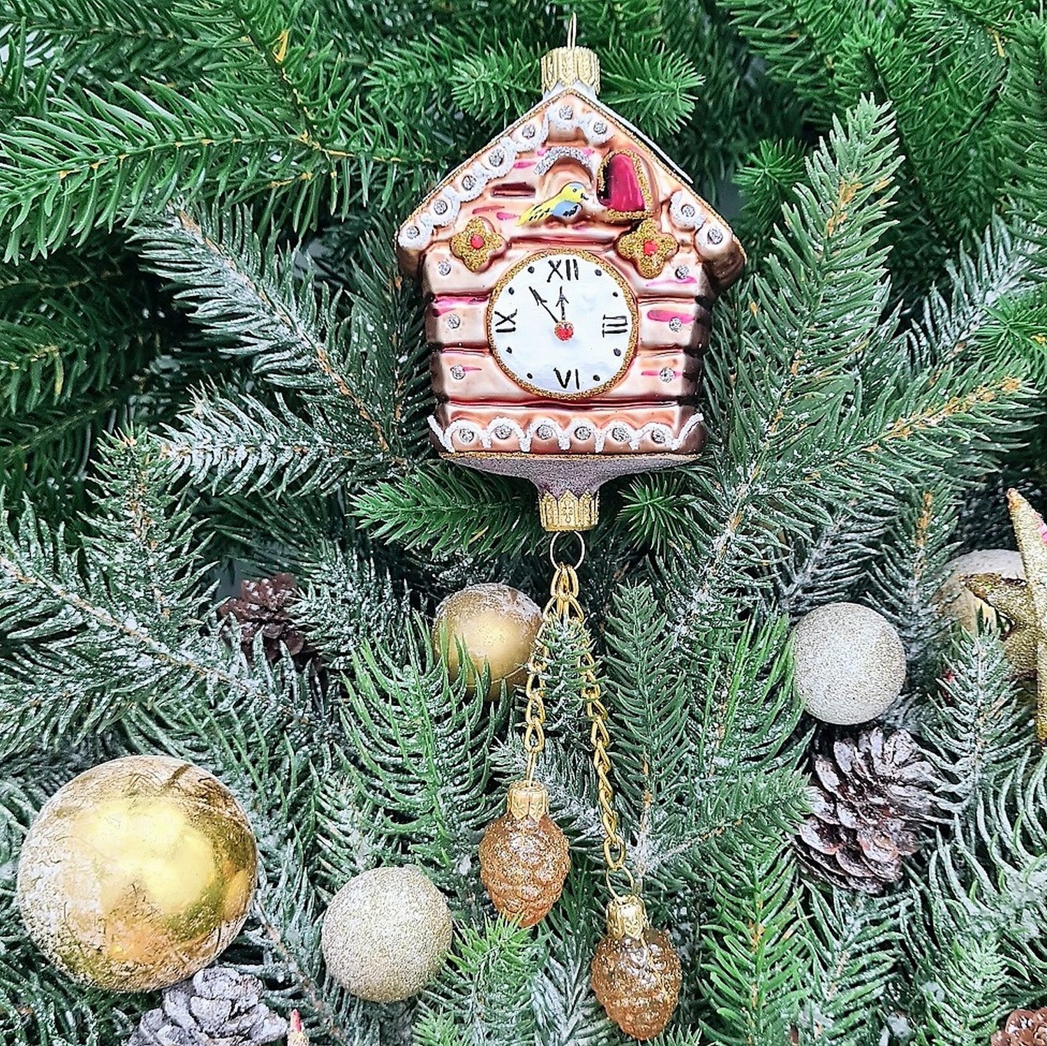 фото Стеклянная елочная игрушка Часы с кукушкой