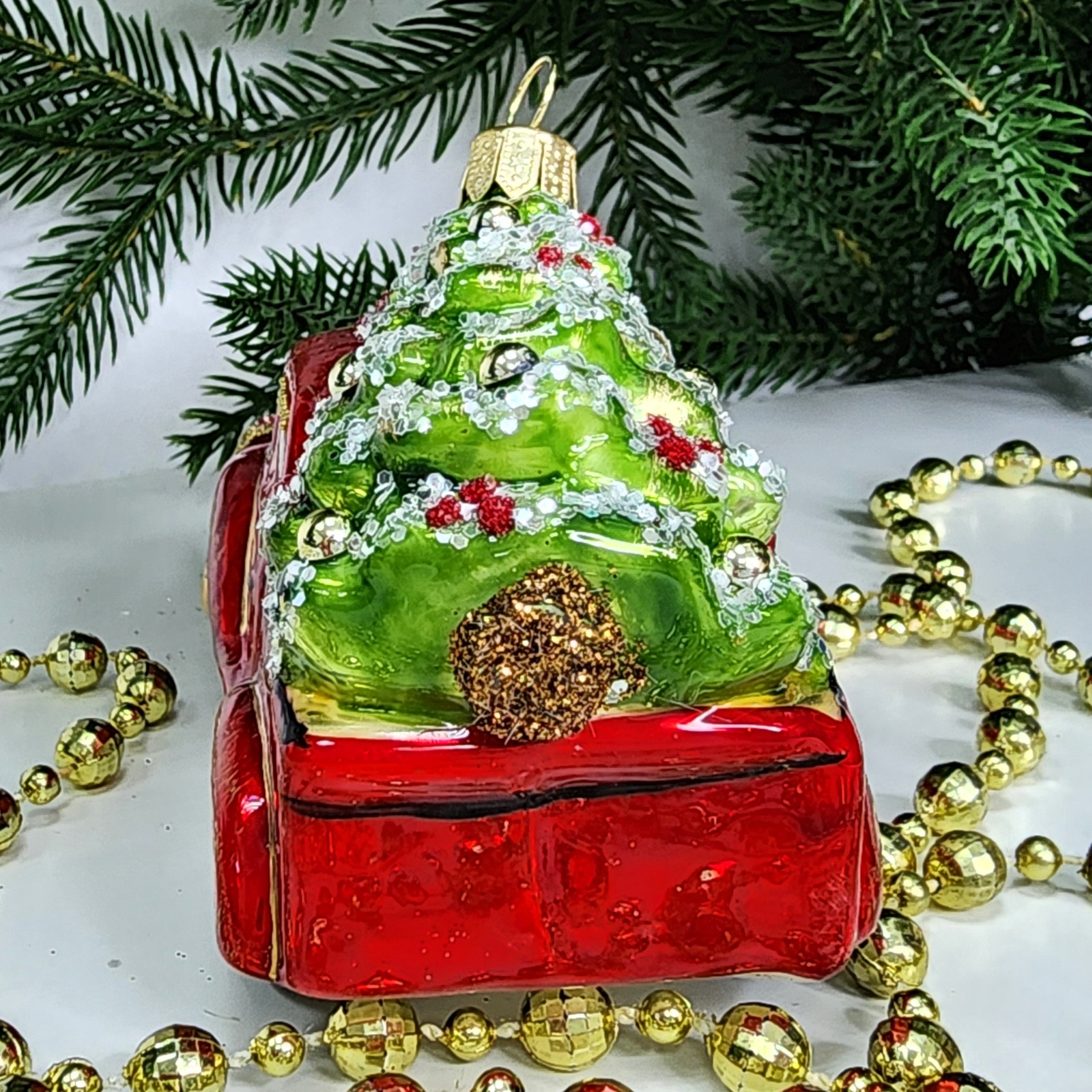 фото Стеклянная елочная игрушка Машинка с елкой