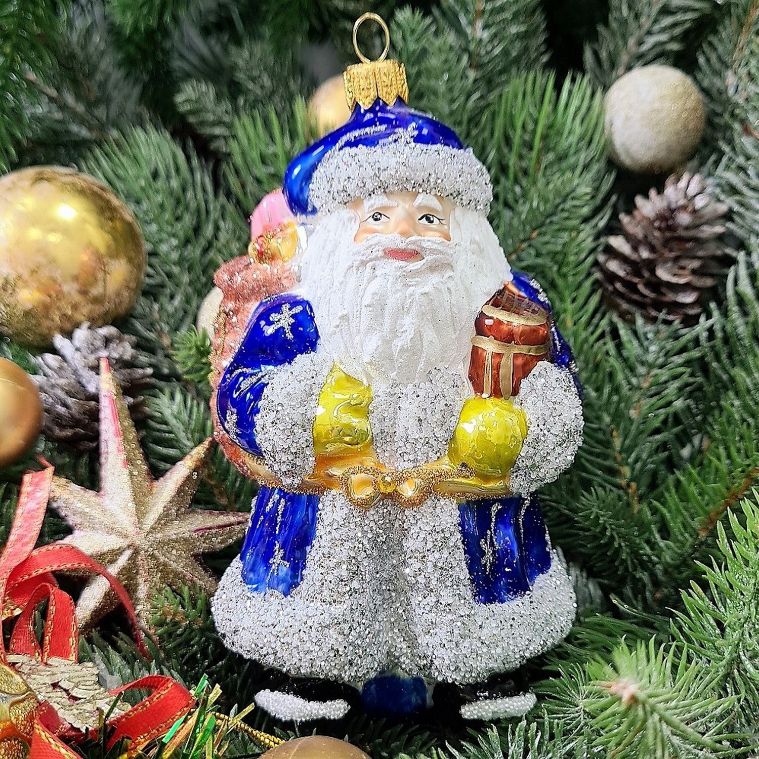 фото Стеклянная елочная игрушка Дед Мороз с подарками