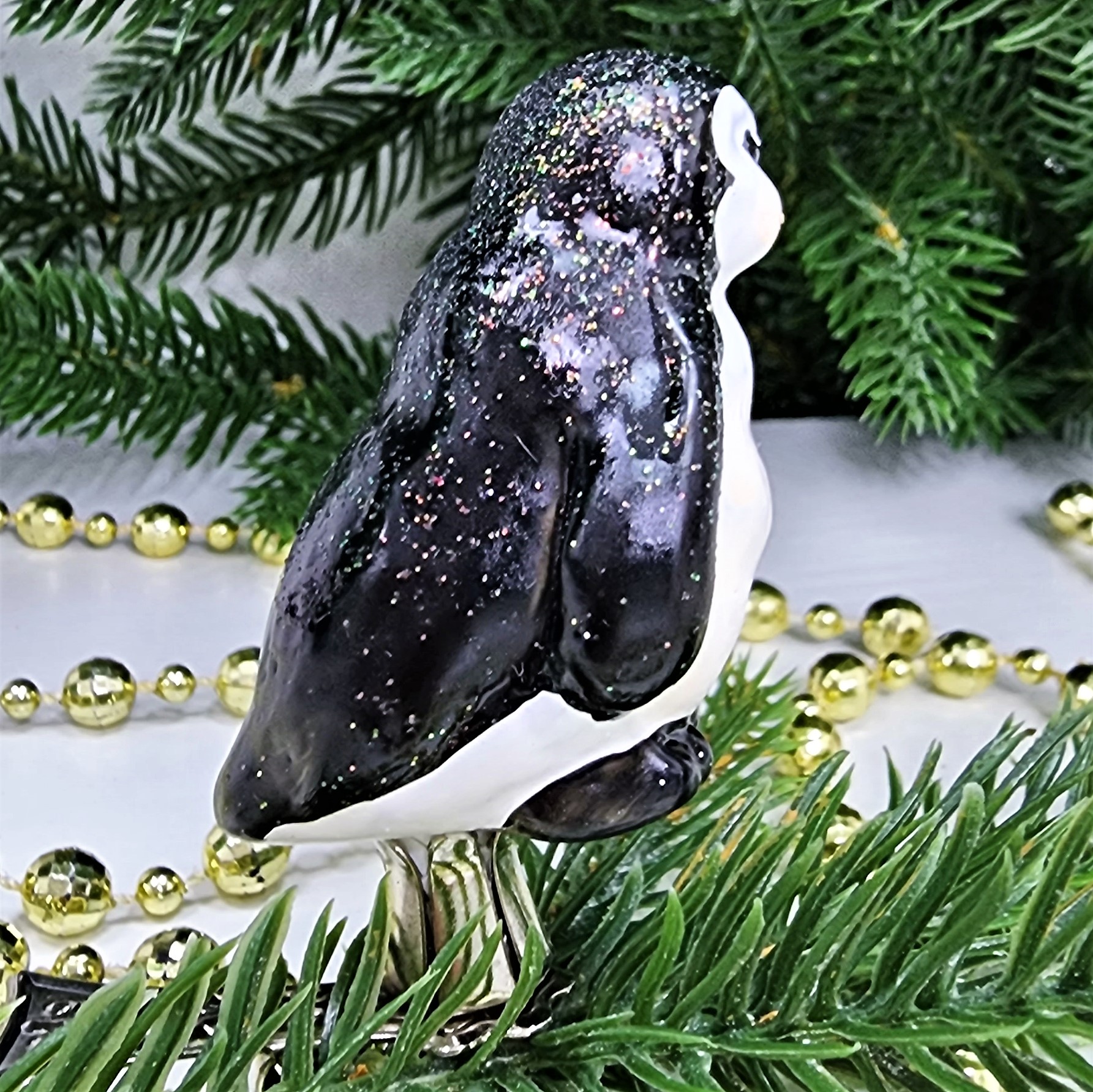 фото Стеклянная елочная игрушка Пингвин на прищепке