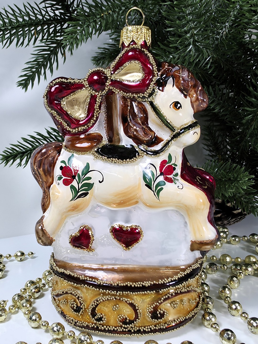 фото Стеклянная елочная игрушка Лошадка на подиуме большая