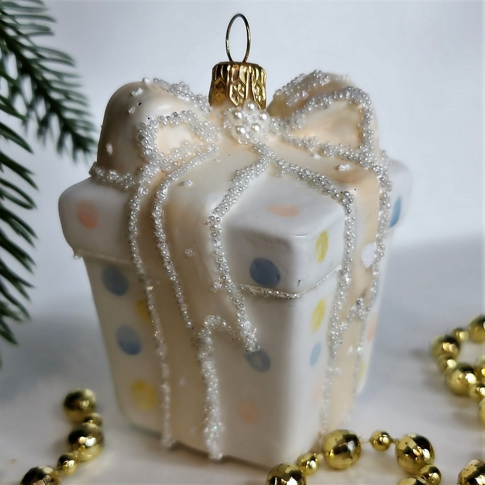 фото Стеклянная елочная игрушка Подарок детский