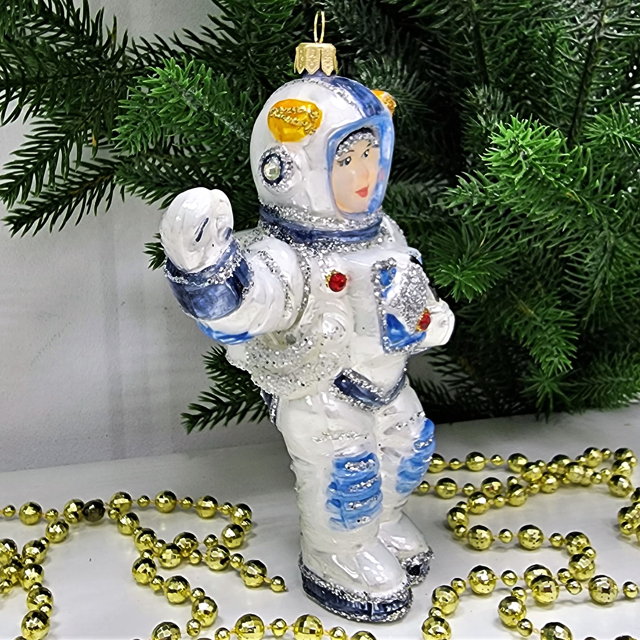 фото Стеклянная елочная игрушка Космонавт