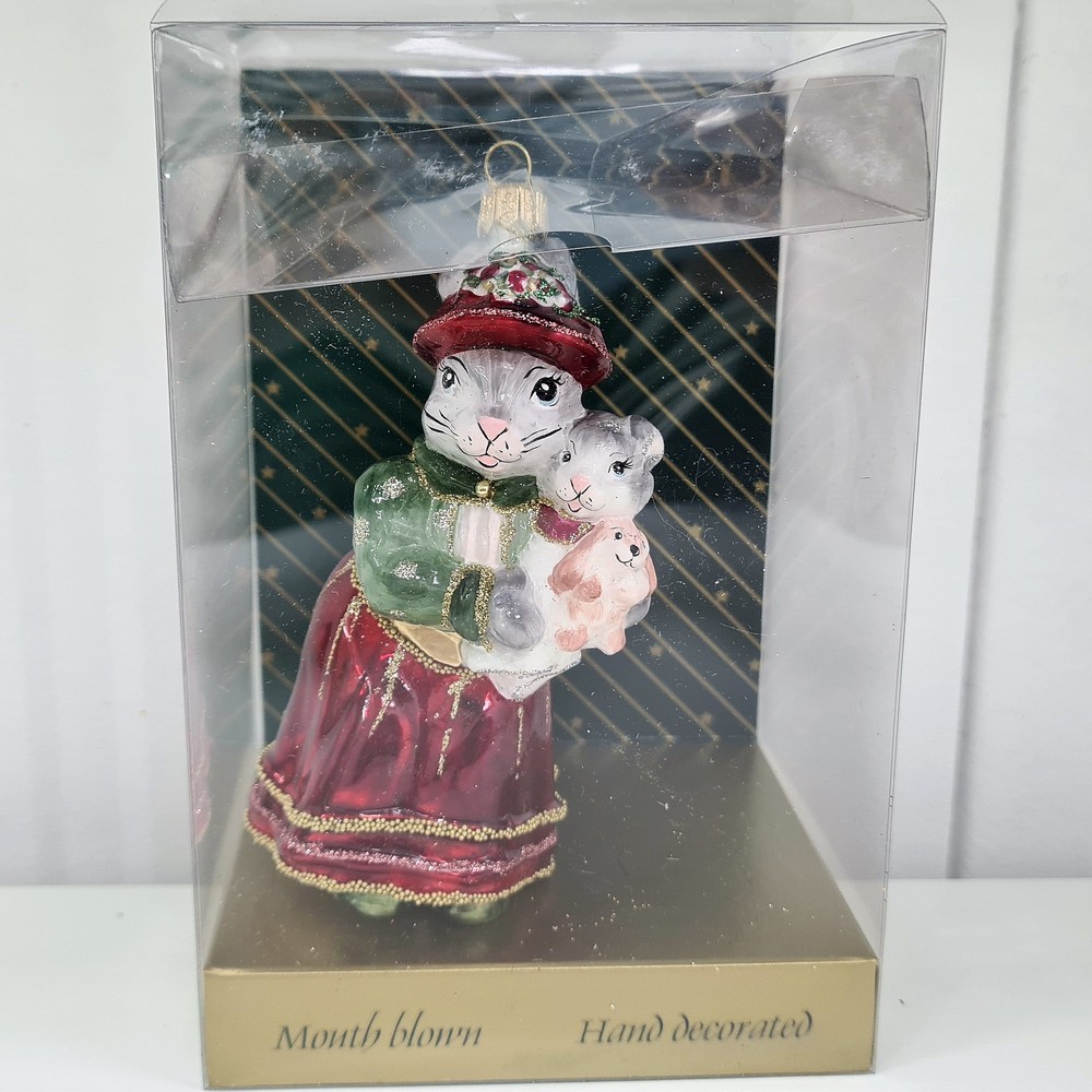 фото Стеклянная елочная игрушка Зайчиха с зайчатами