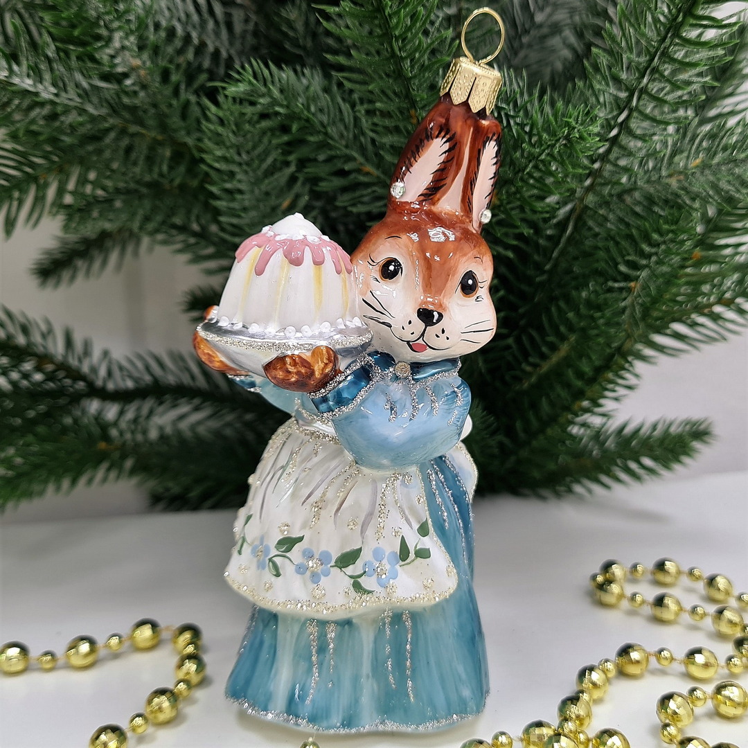 фото Стеклянная елочная игрушка Зайчиха с тортом-1