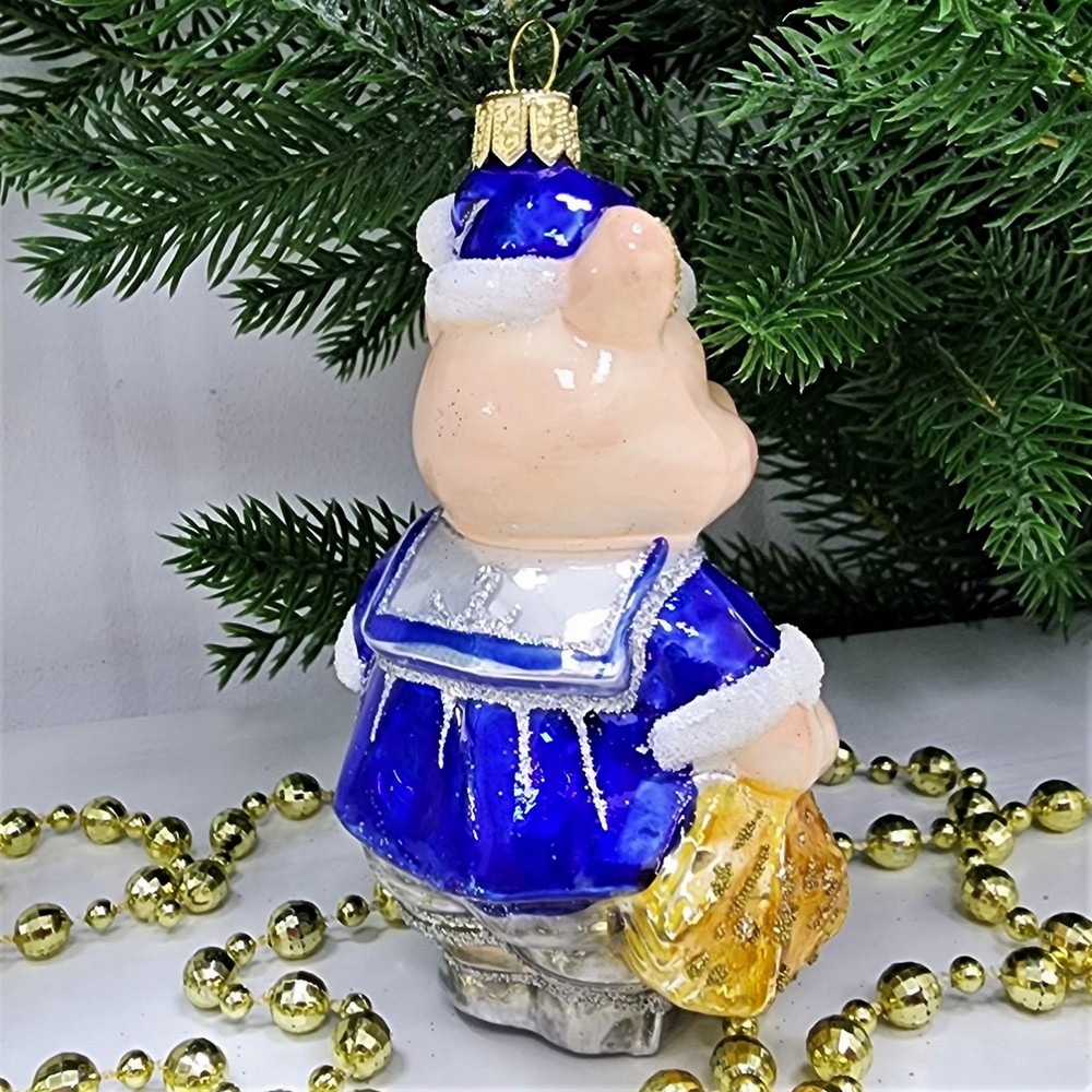 фото Стеклянная елочная игрушка Поросенок с сеном