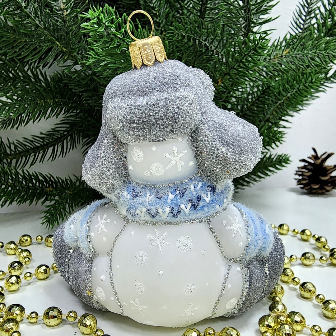 фото Стеклянная елочная игрушка Снеговик в валенках