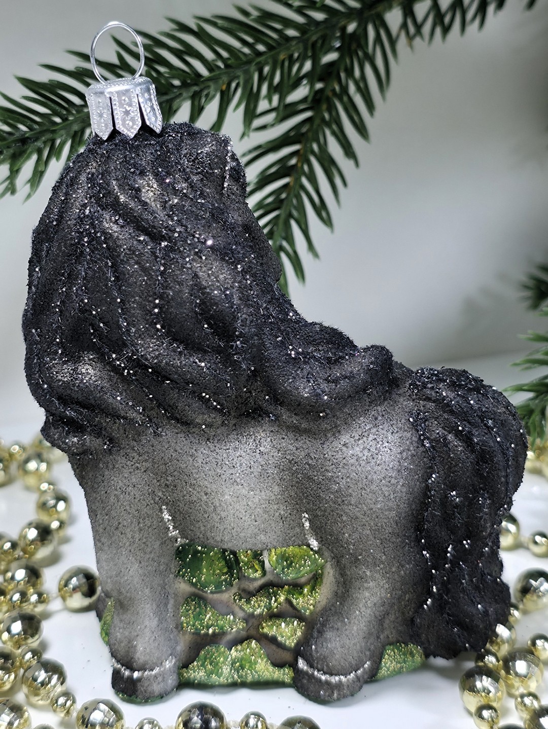 фото Стеклянная елочная игрушка Лошадка смотрит в бок