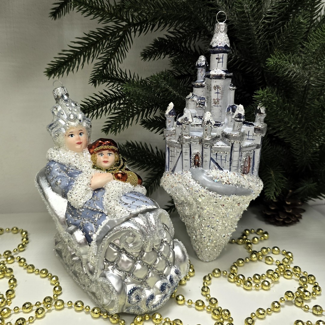 фото Набор ёлочных игрушек Снежная королева на санях и замок