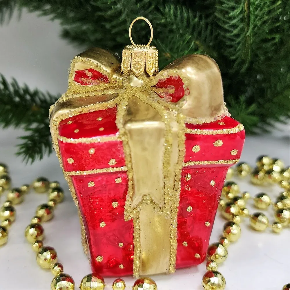 фото Стеклянная елочная игрушка Подарок