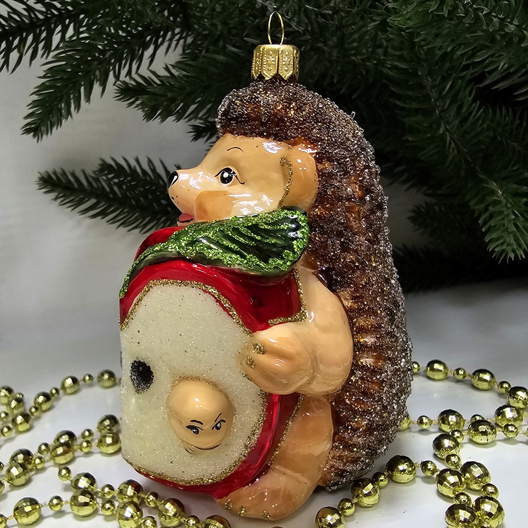 фото Стеклянная елочная игрушка Ёжик с яблоком