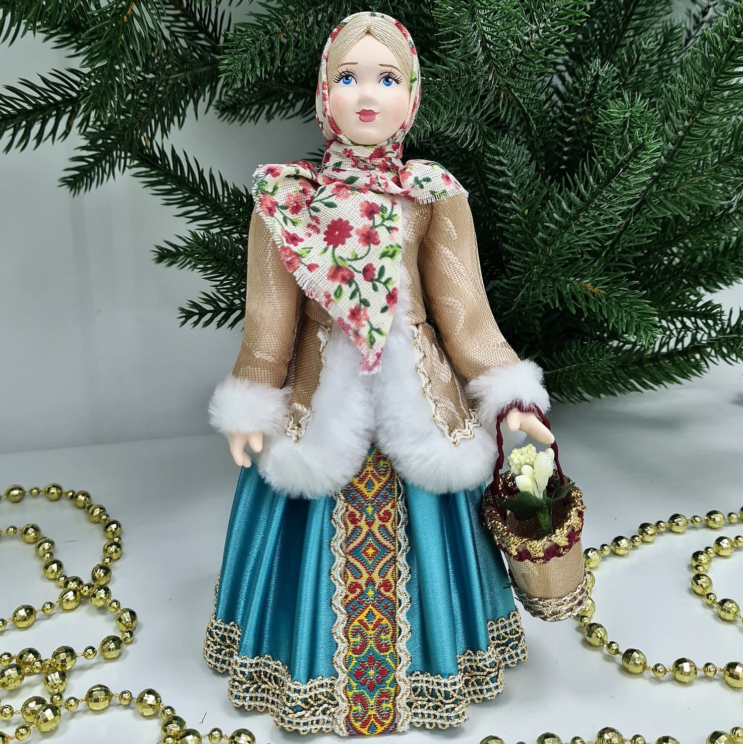 фото Кукла Девочка с подснежниками 20см