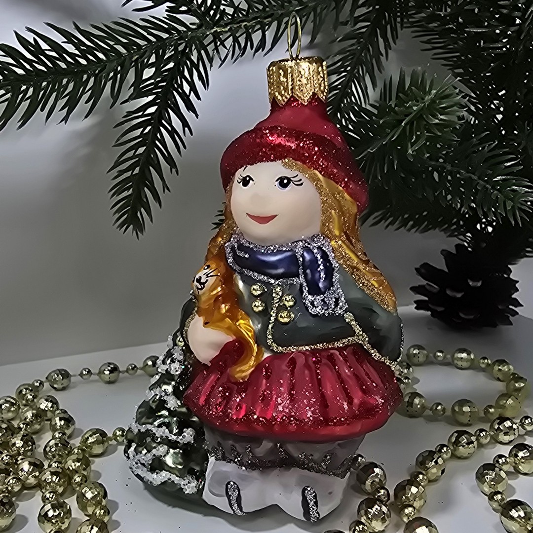 фото Стеклянная елочная игрушка Девочка с котиком