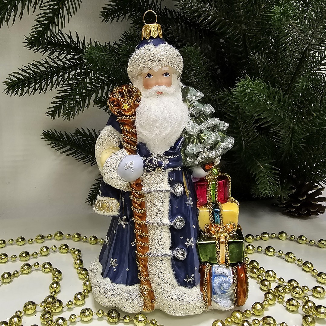 фото Стеклянная елочная игрушка Дед Мороз с подарками синий