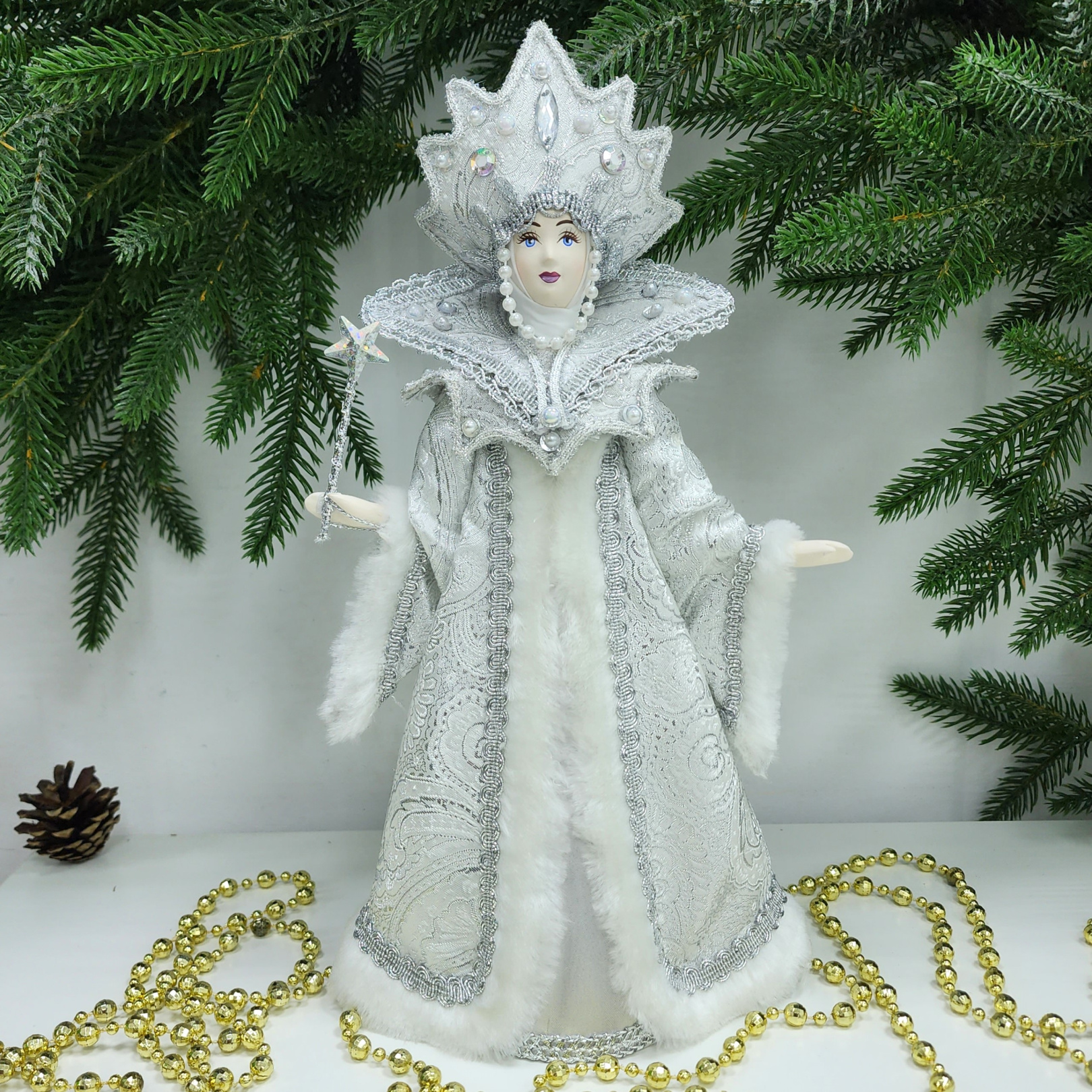 фото Кукла Снежная королева под елку 31 см