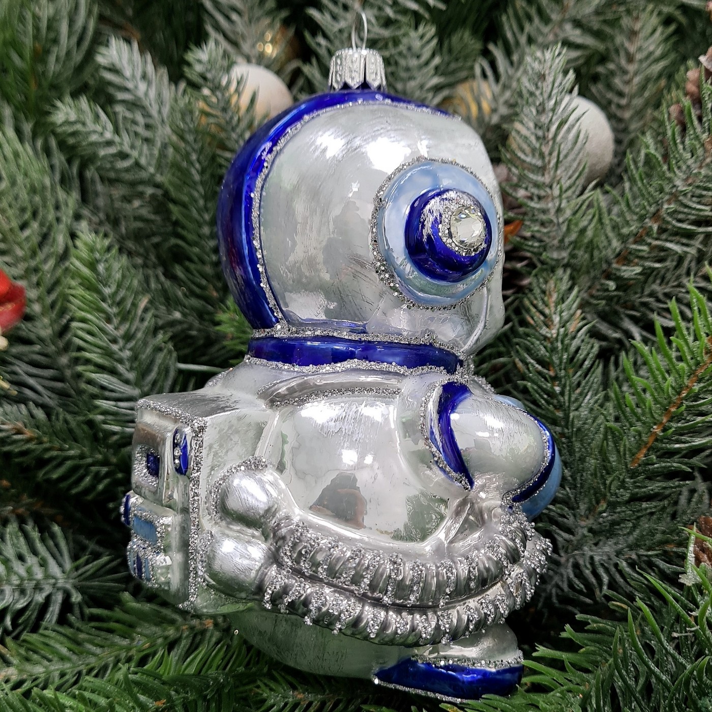 фото Стеклянная елочная игрушка Снеговик космонавт синий