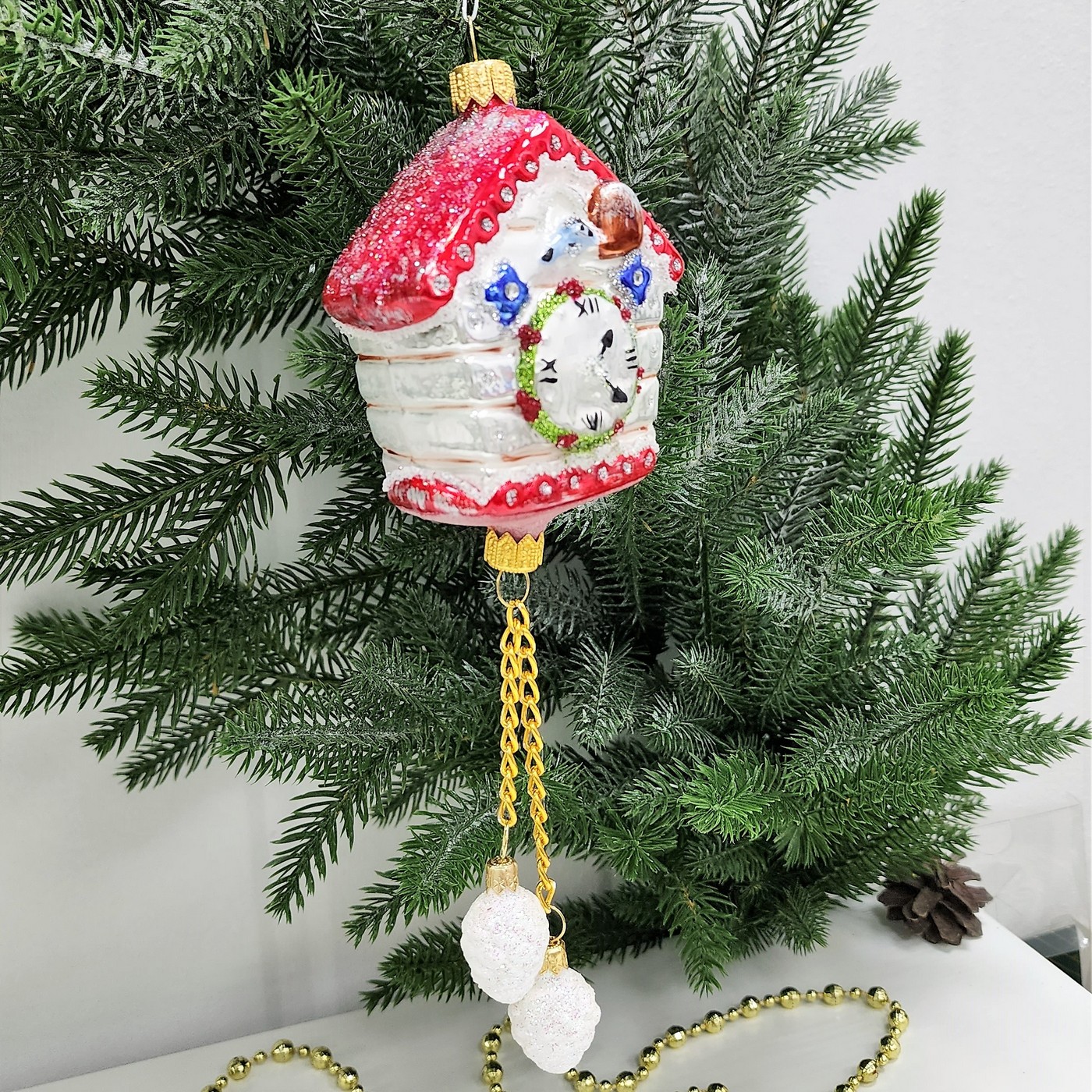 фото Стеклянная елочная игрушка Часы с кукушкой красные