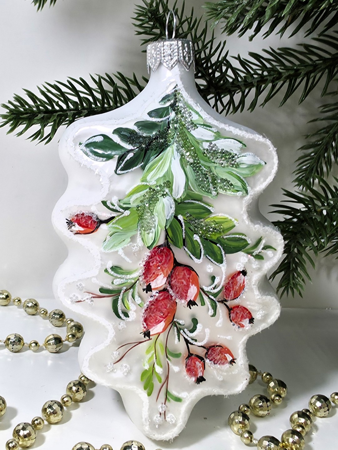 фото Стеклянная елочная игрушка Дубовый листок шиповник