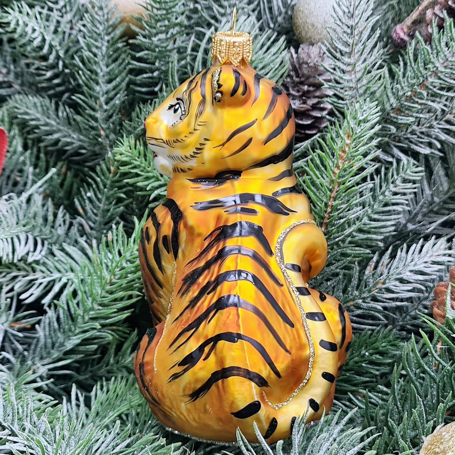 фото Стеклянная елочная игрушка Тигр на камне