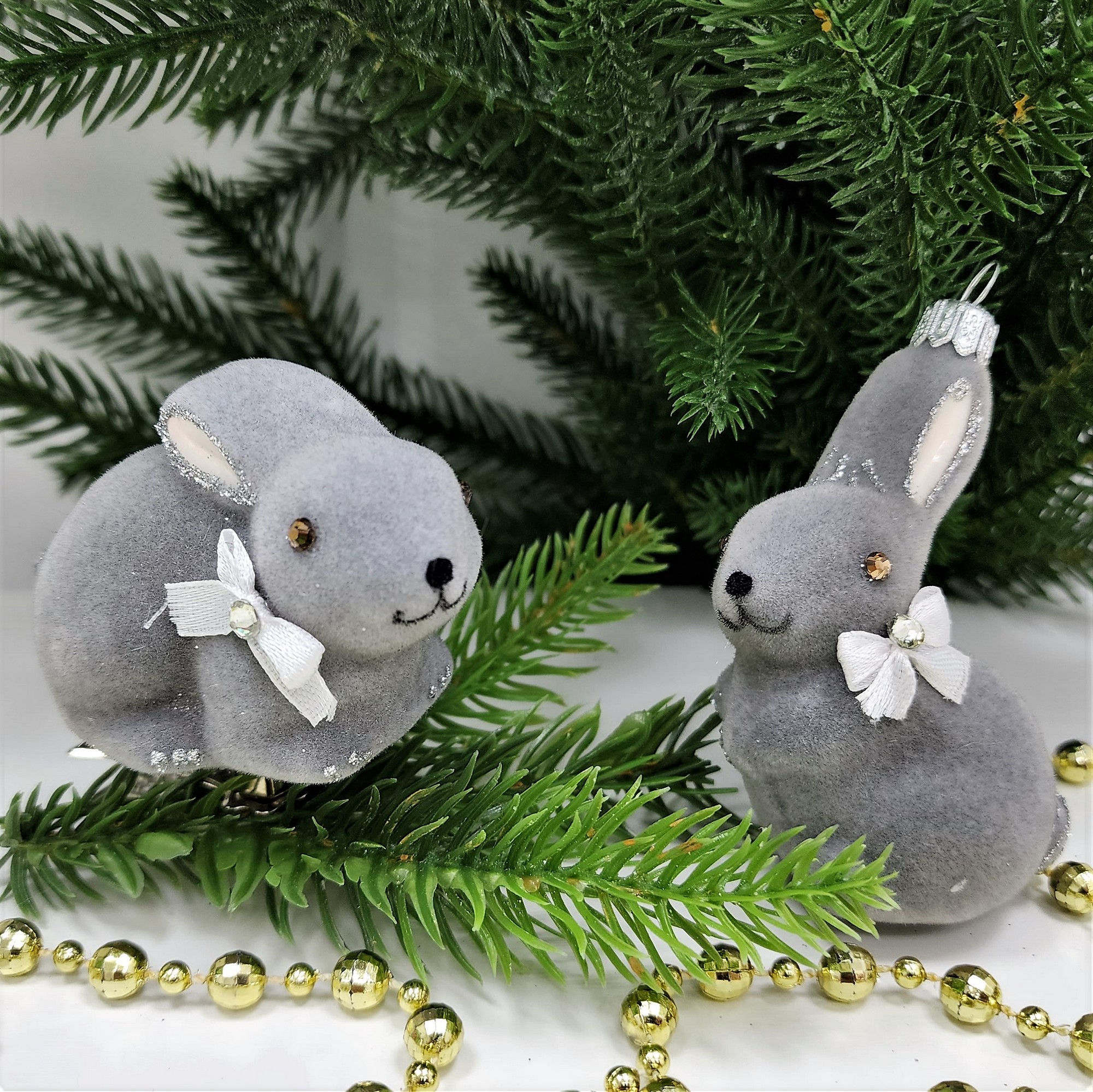 фото Набор ёлочных игрушек Два зайчика флок серые