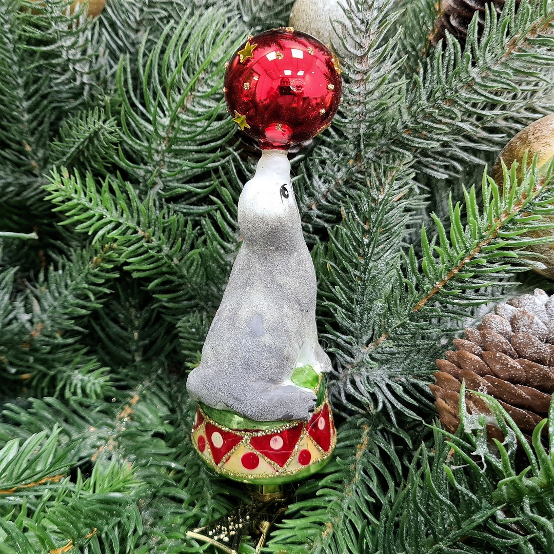 фото Стеклянная елочная игрушка Морской котик сахар